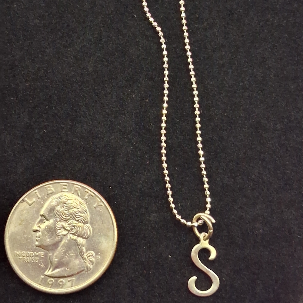 Elegant Gold Pendant Necklace